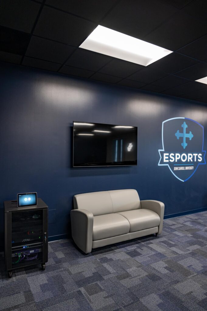 JCU Esports Room with IT Rack and LG Digital Display JCU Esports Room with IT Rack and LG Digital Display
