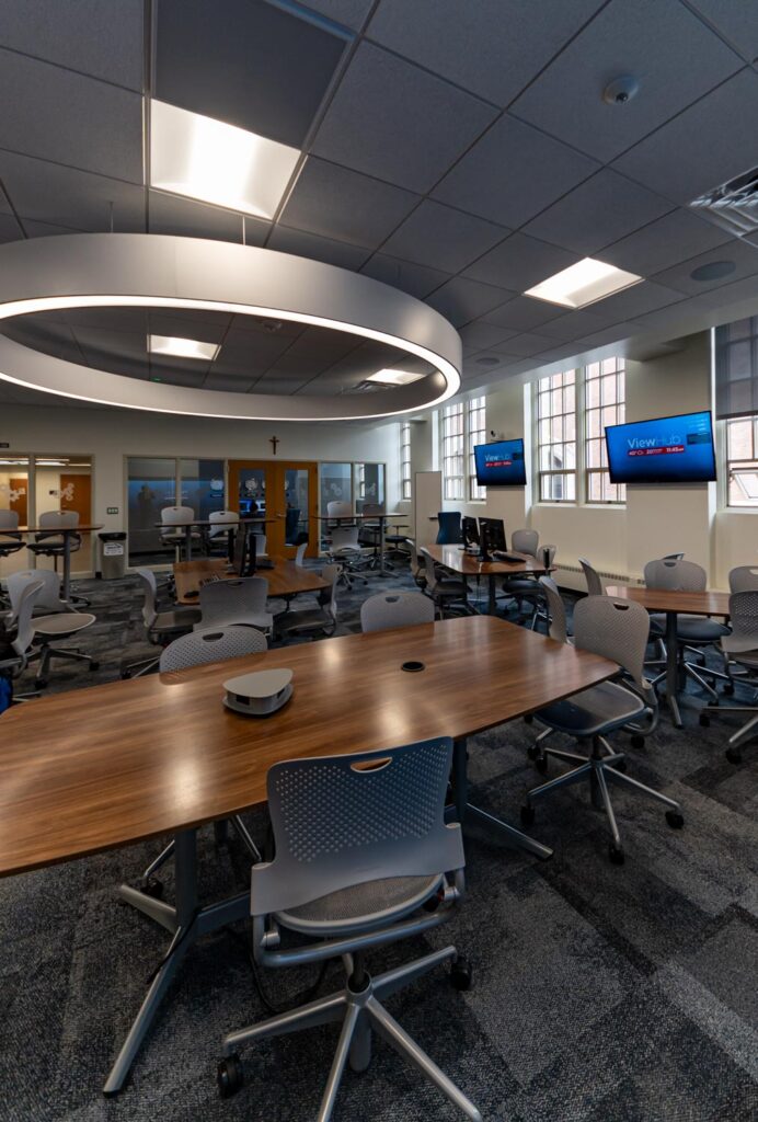 T1V room with LG displays installed by Crescent Digital at the Boler College of Business at John Carol University T1V room with LG displays installed by Crescent Digital at the Boler College of Business at John Carol University