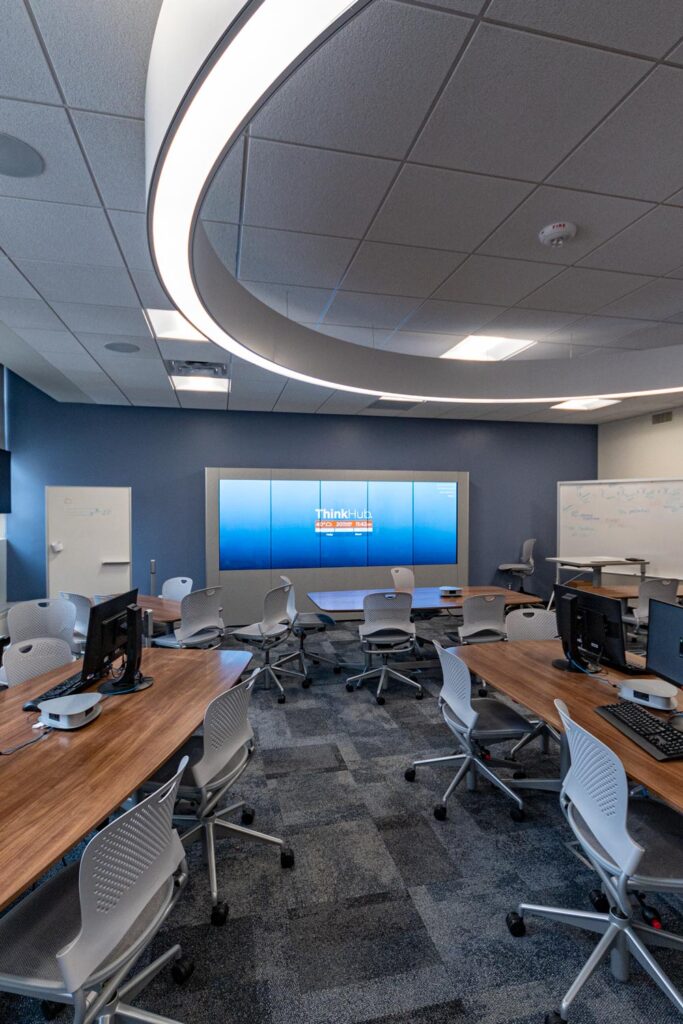 T1V room integrated by Crescent Digital at the Boler College of Buisness at JCU T1V room integrated by Crescent Digital at the Boler College of Buisness at JCU